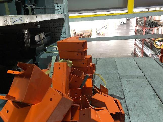 Warehouse floor before the project, goods stored without structure
